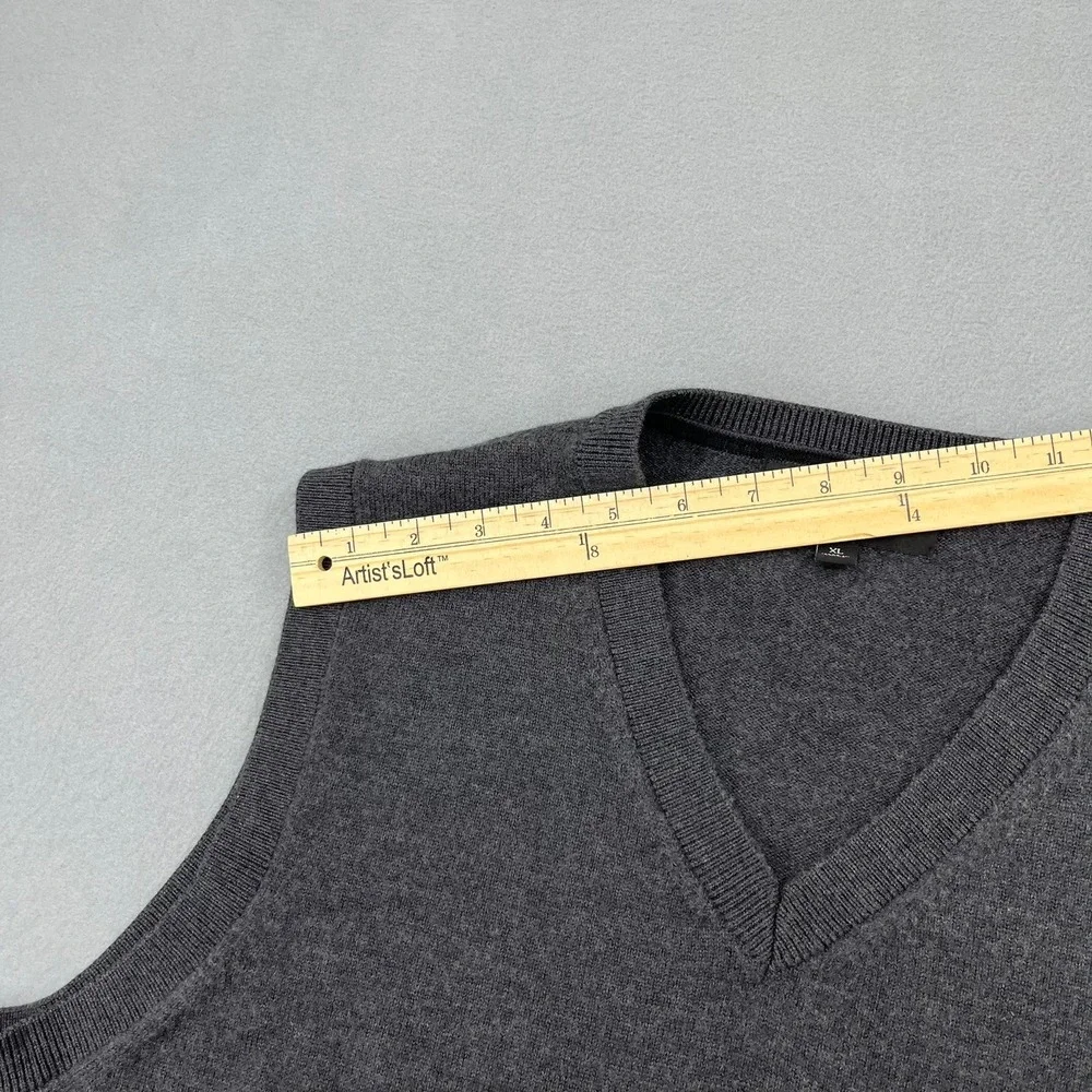 Banana Republic Mens XL Gray 100% Italian Merino Wool V-Neck Sweater‎ Vest